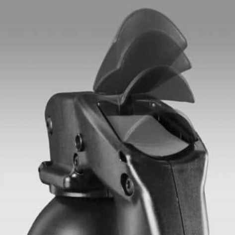 Profi Pepper-Box Gigant $400 \text{ ml}$ Pfefferspray mit ballistischem Jet-Strahl ($5–6 \text{ m}$) und Flip-Top-Sicherung. Nicht brennbar, optimiert für Security/Behörden.